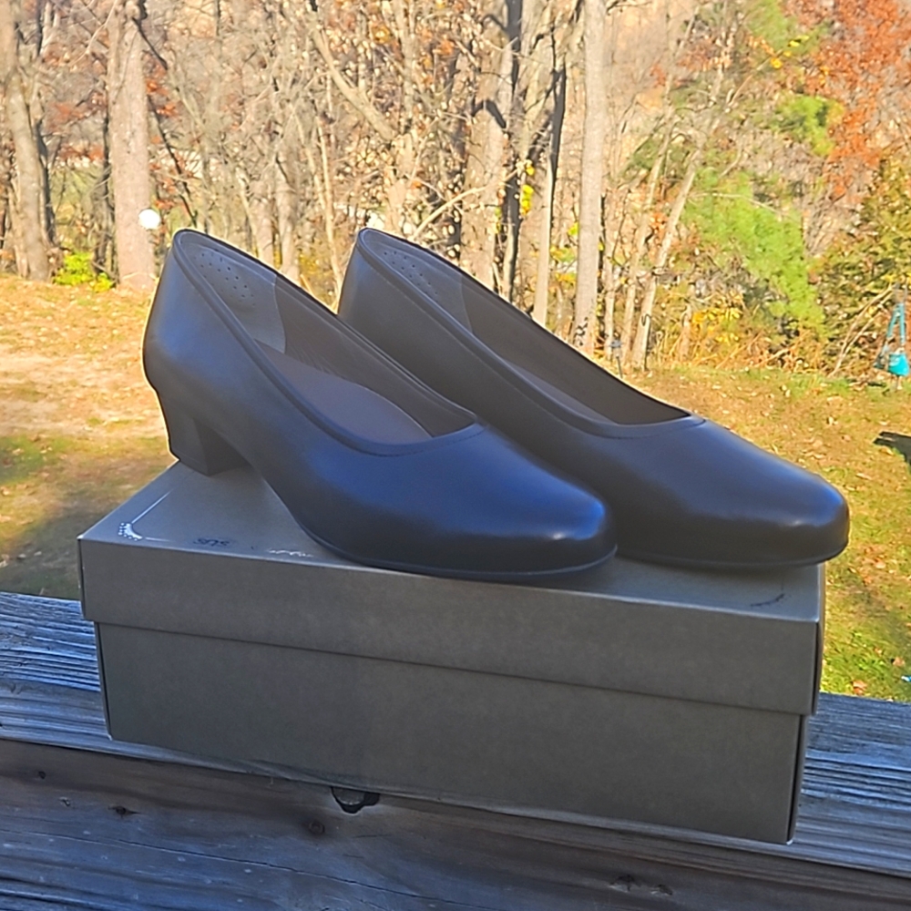 SAS NIB Regina Black Italian Leather Pumps Dress Work Shoes Women's Made in USA